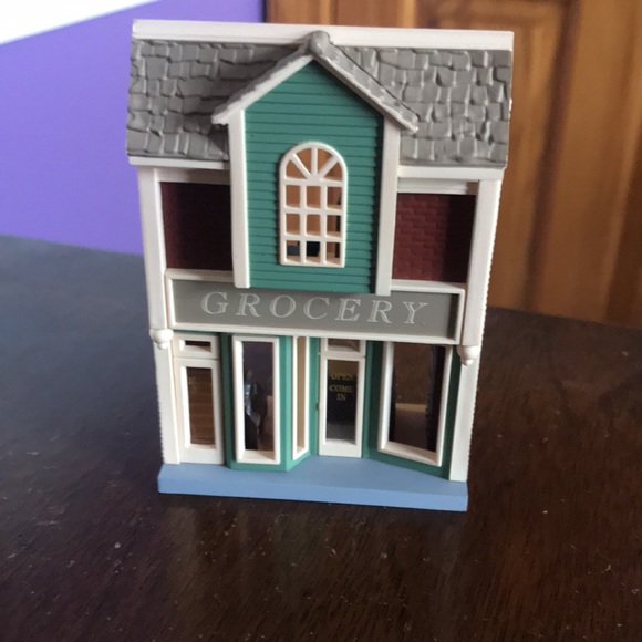 Hallmark “Grocery Store” Ornament - Picture 2 of 3